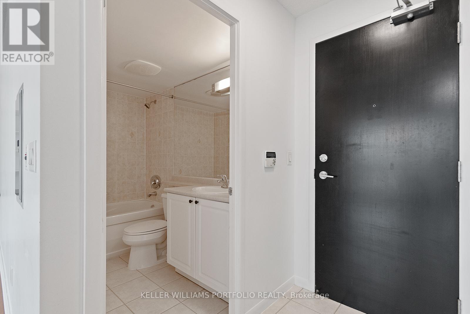 1504 - 18 Yonge Street, Toronto, Ontario  M5E 1Z8 - Photo 3 - C13596808