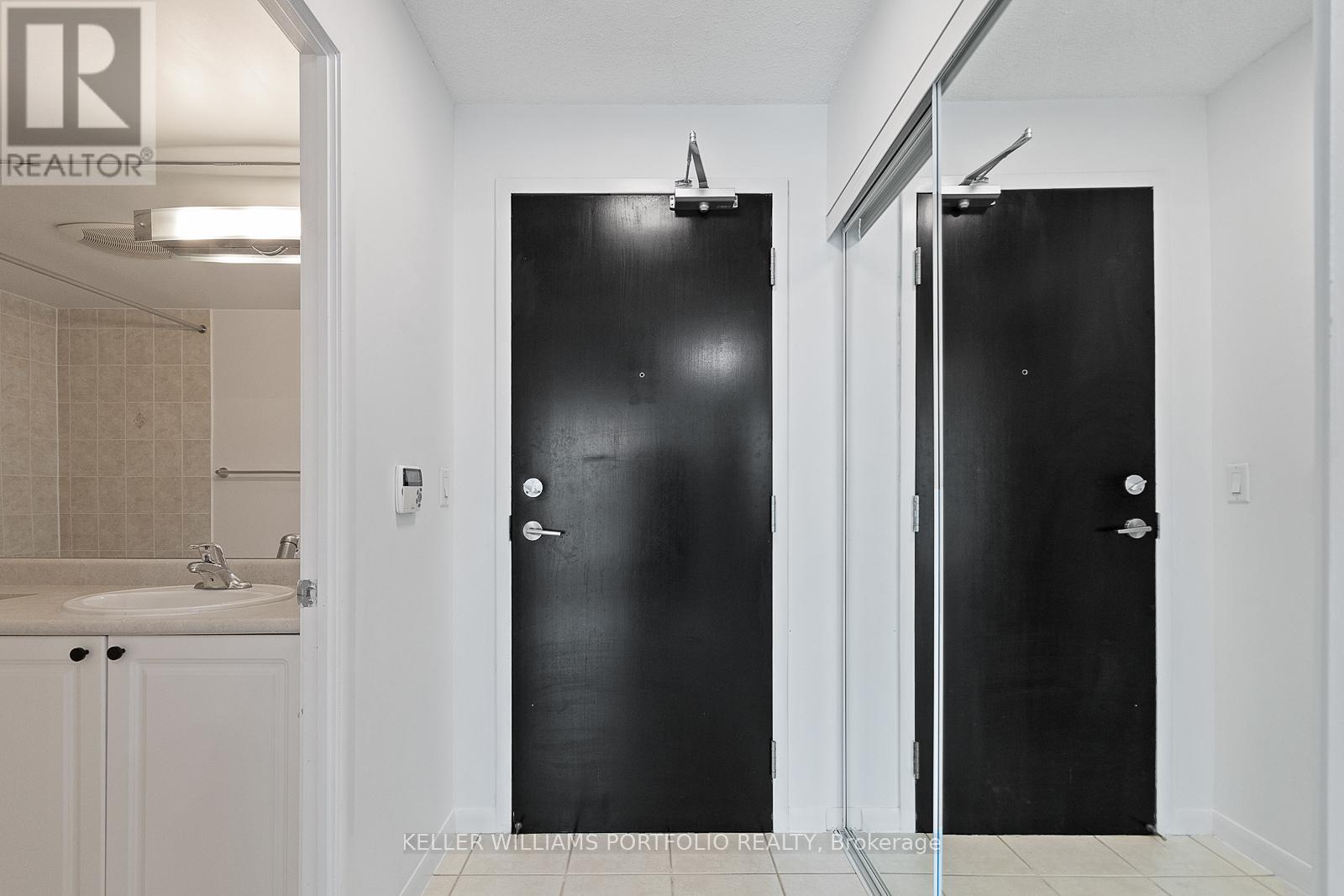 1504 - 18 Yonge Street, Toronto, Ontario  M5E 1Z8 - Photo 4 - C13596808