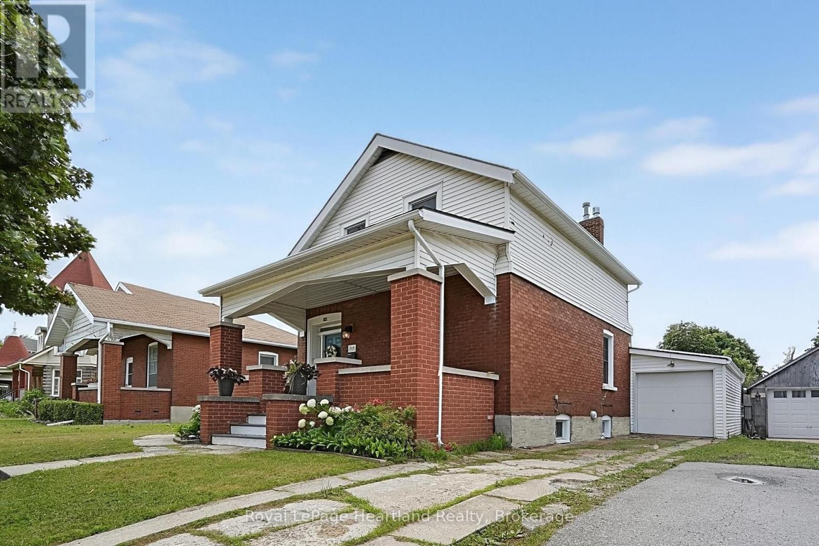 114 Elgin Avenue E, Goderich, Ontario  N7A 1K6 - Photo 2 - X13596972