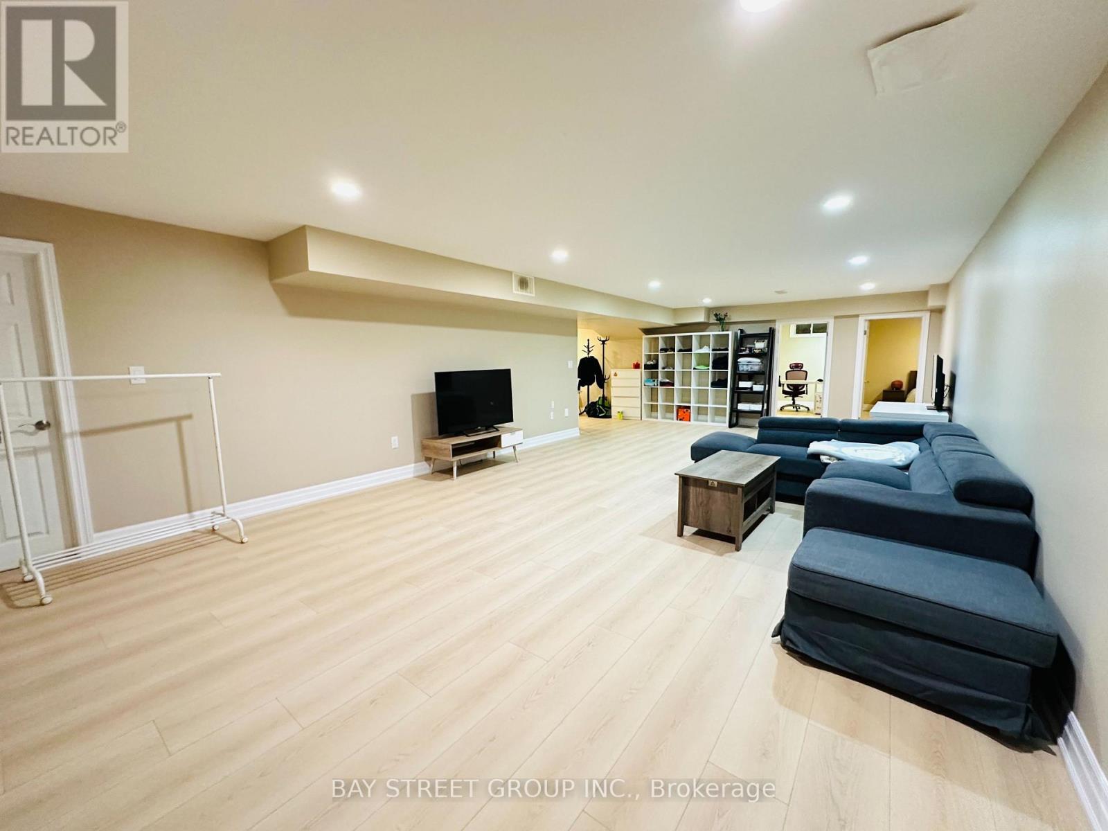 118 Fairglen Avenue, Toronto, Ontario  M1W 1A7 - Photo 10 - E13597044