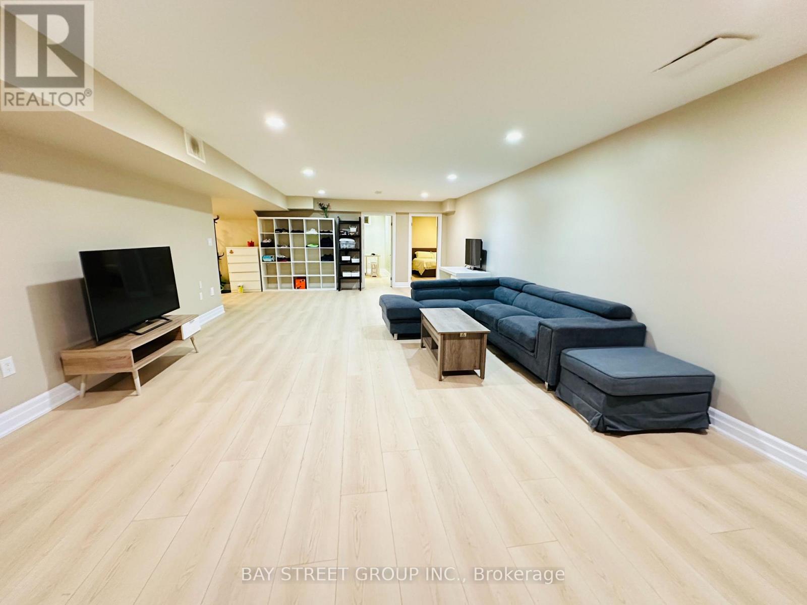 118 Fairglen Avenue, Toronto, Ontario  M1W 1A7 - Photo 11 - E13597044