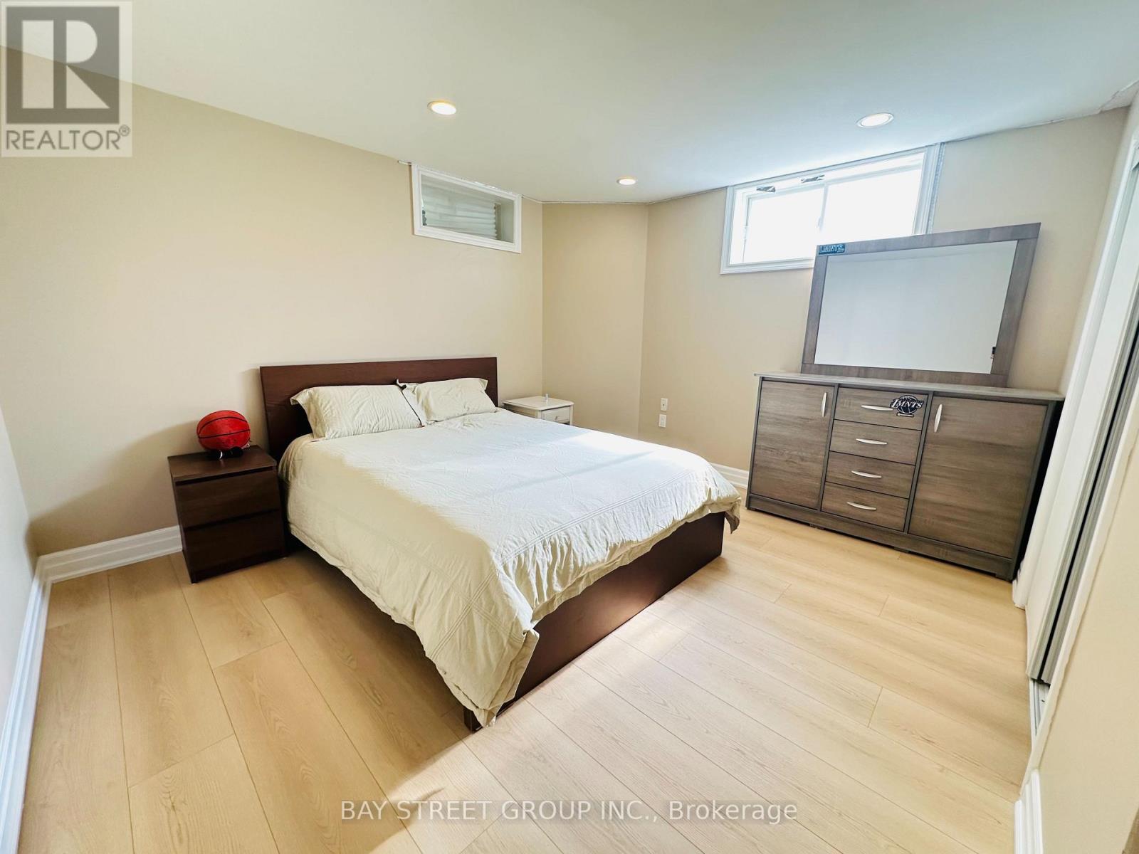118 Fairglen Avenue, Toronto, Ontario  M1W 1A7 - Photo 17 - E13597044