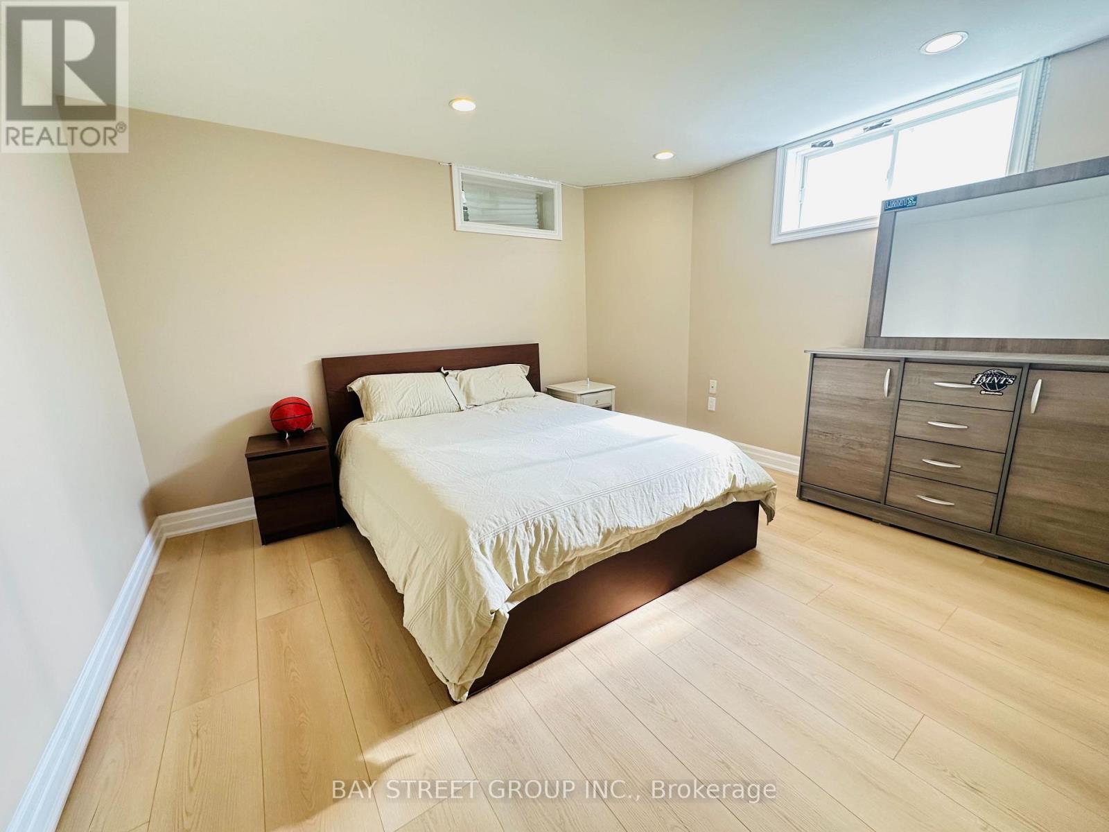 118 Fairglen Avenue, Toronto, Ontario  M1W 1A7 - Photo 18 - E13597044