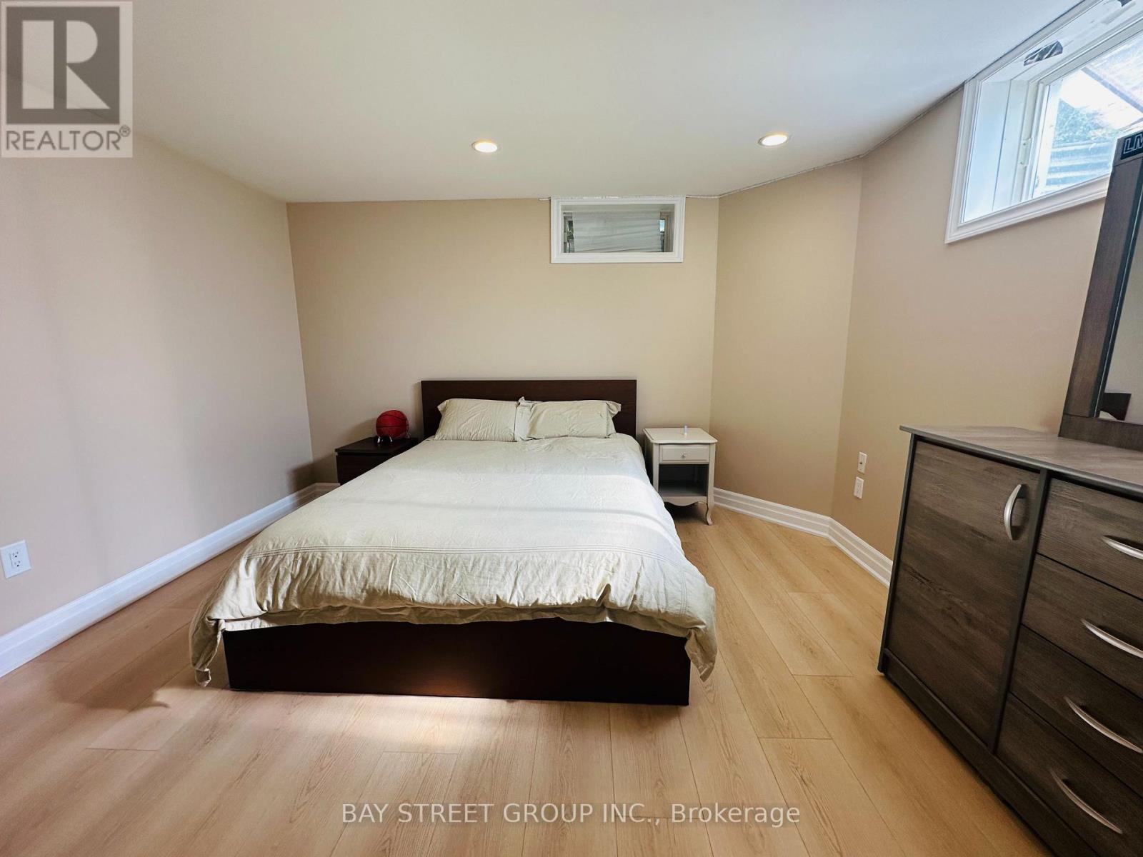 118 Fairglen Avenue, Toronto, Ontario  M1W 1A7 - Photo 19 - E13597044