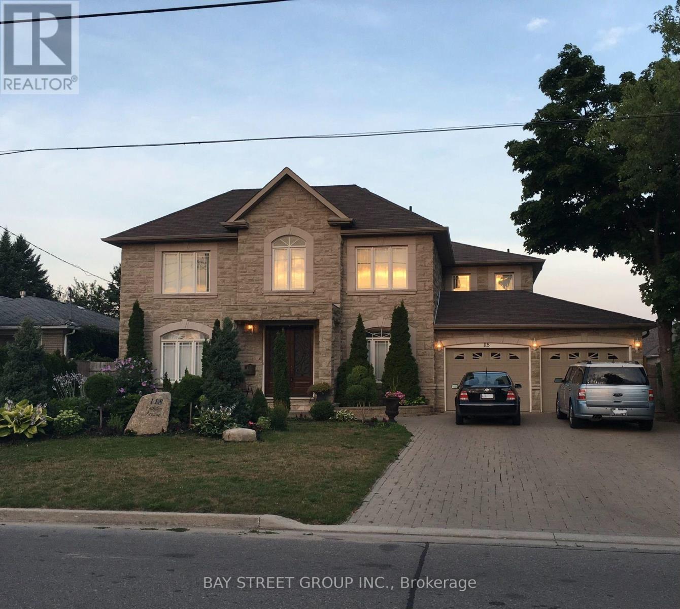 118 Fairglen Avenue, Toronto, Ontario  M1W 1A7 - Photo 2 - E13597044