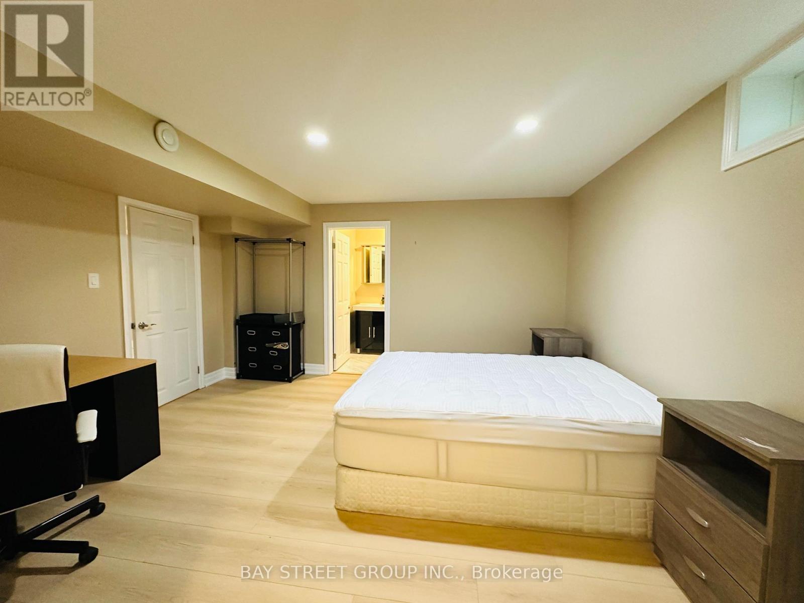 118 Fairglen Avenue, Toronto, Ontario  M1W 1A7 - Photo 24 - E13597044