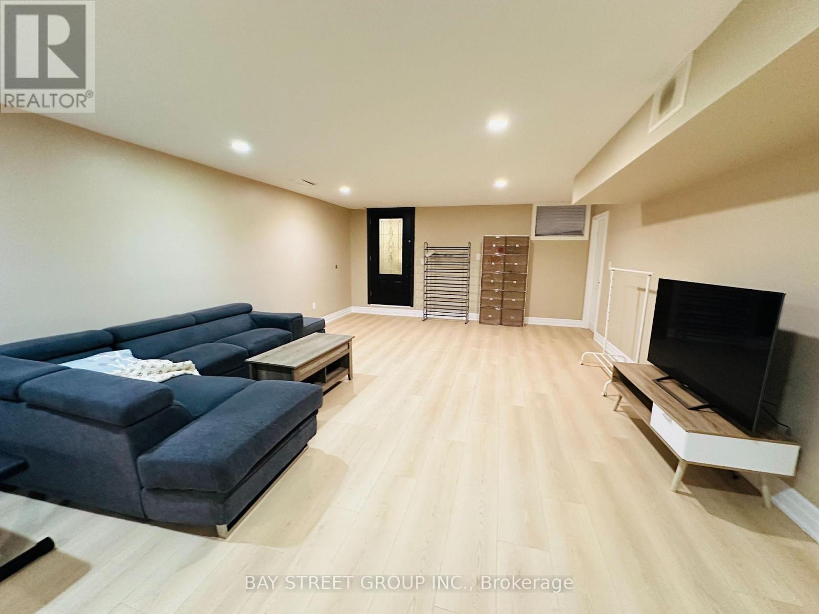 118 Fairglen Avenue, Toronto, Ontario  M1W 1A7 - Photo 6 - E13597044