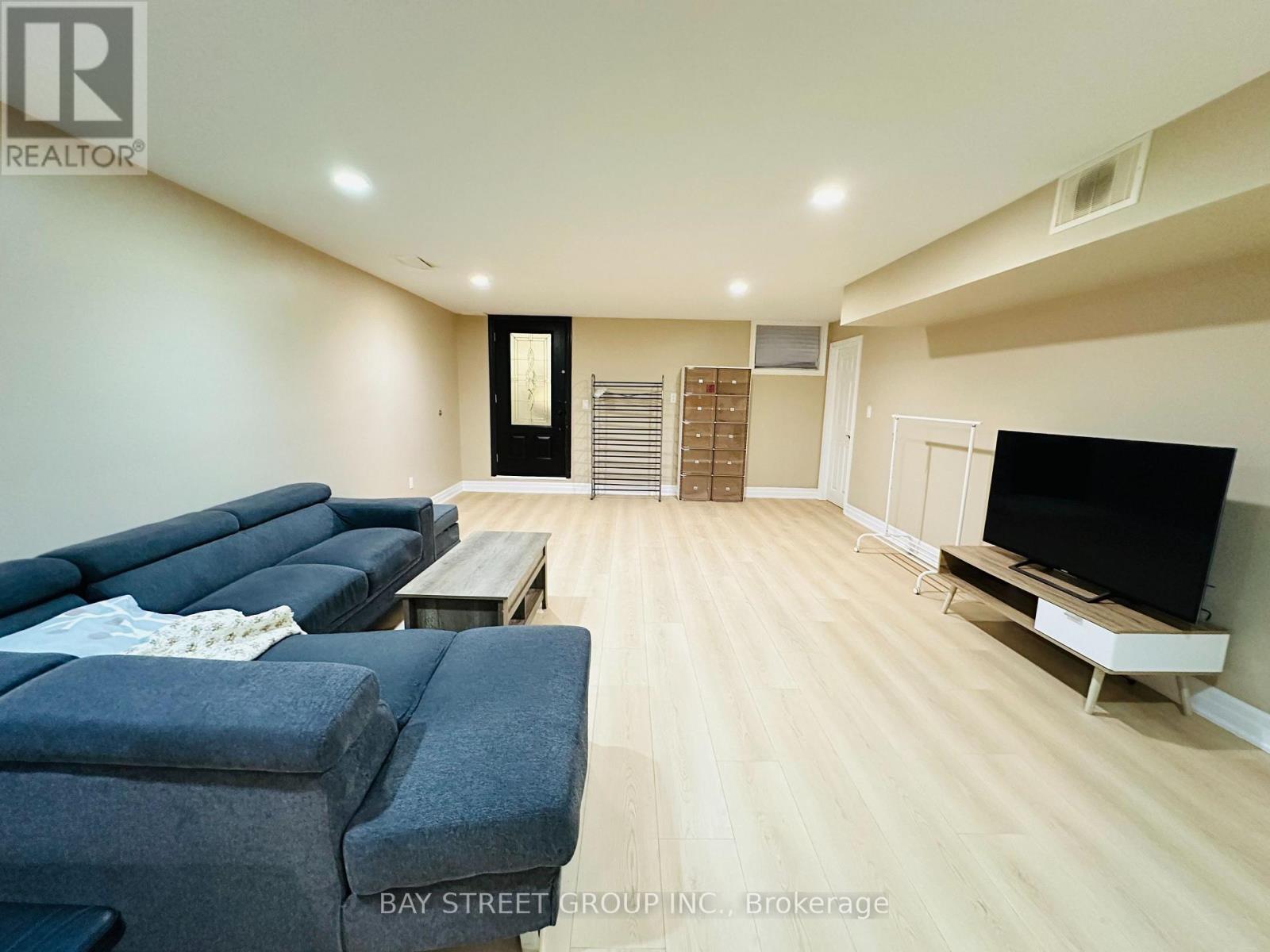 118 Fairglen Avenue, Toronto, Ontario  M1W 1A7 - Photo 7 - E13597044