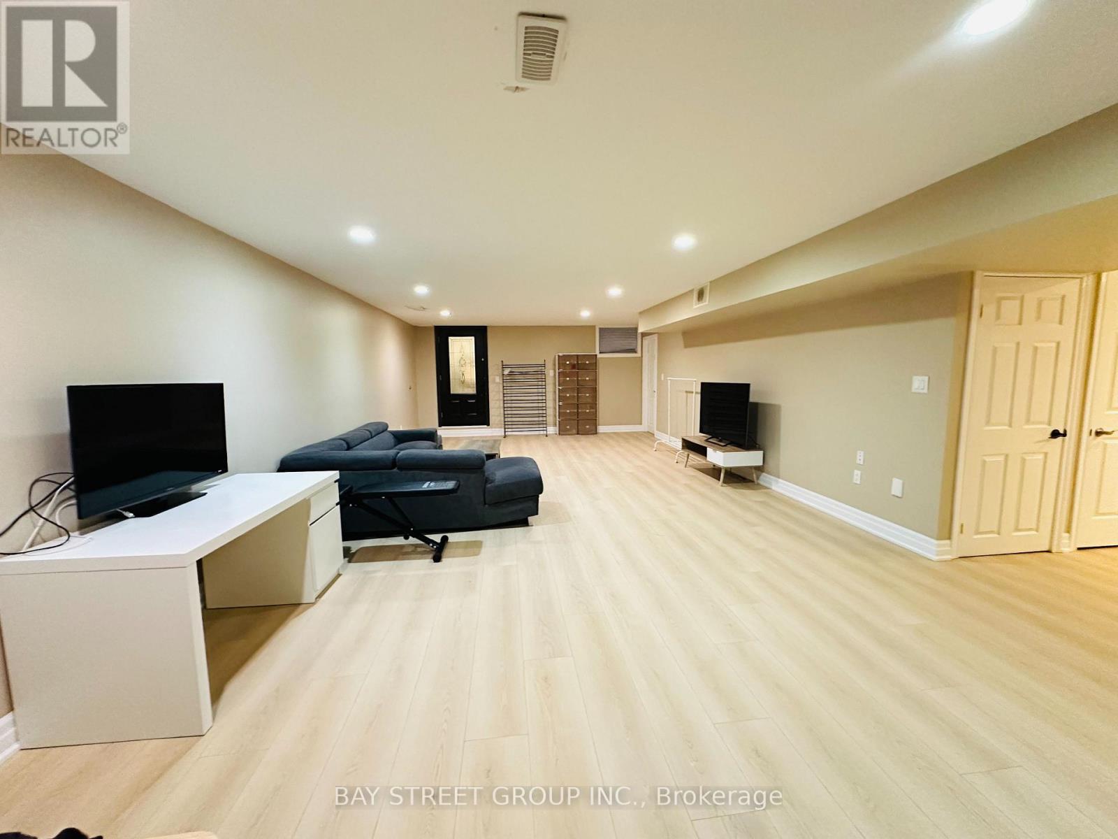 118 Fairglen Avenue, Toronto, Ontario  M1W 1A7 - Photo 8 - E13597044