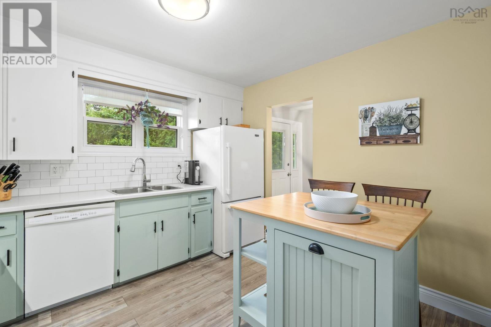 4 Meadowview Drive, Bedford, Nova Scotia  B4A 2C3 - Photo 12 - 202618426