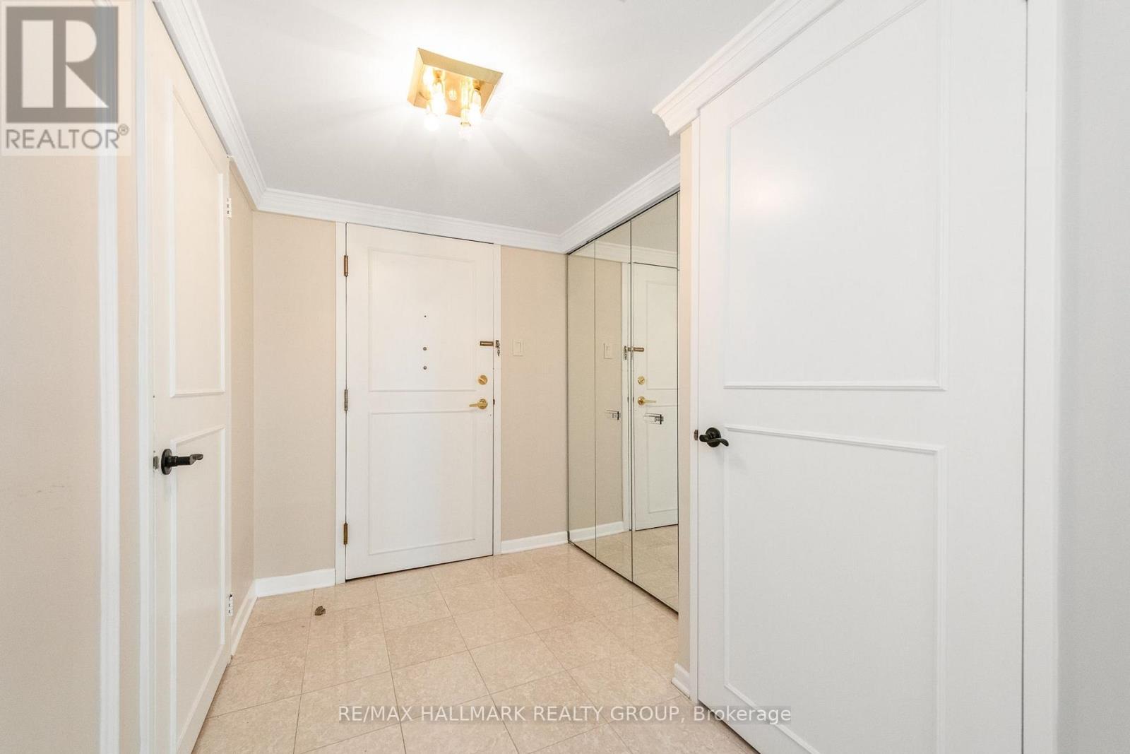 1702 - 1510 Riverside Drive, Ottawa, Ontario  K1G 4X5 - Photo 4 - X13596822