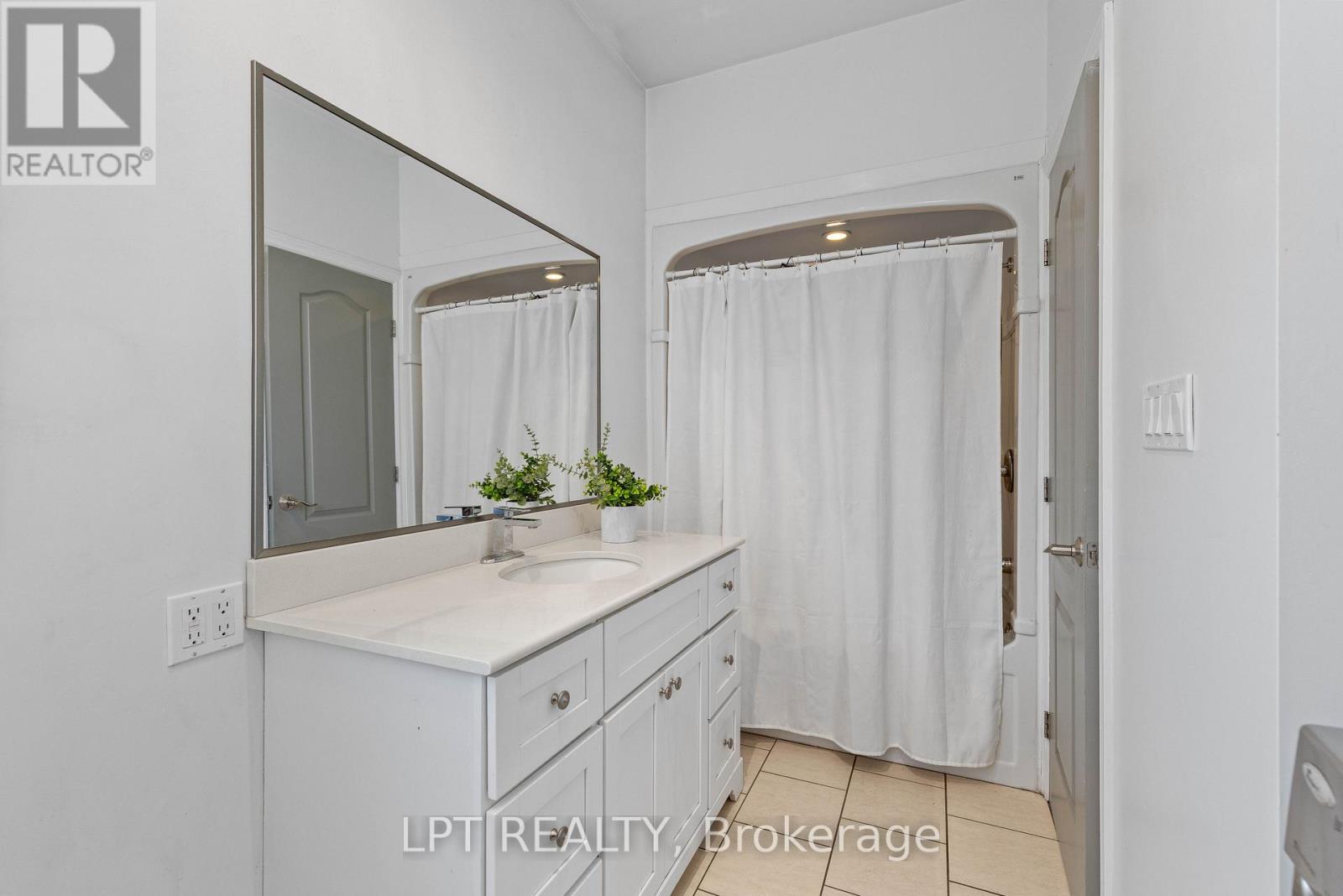 173 Lake Drive E, Georgina, Ontario  L4P 3E9 - Photo 33 - N13596782