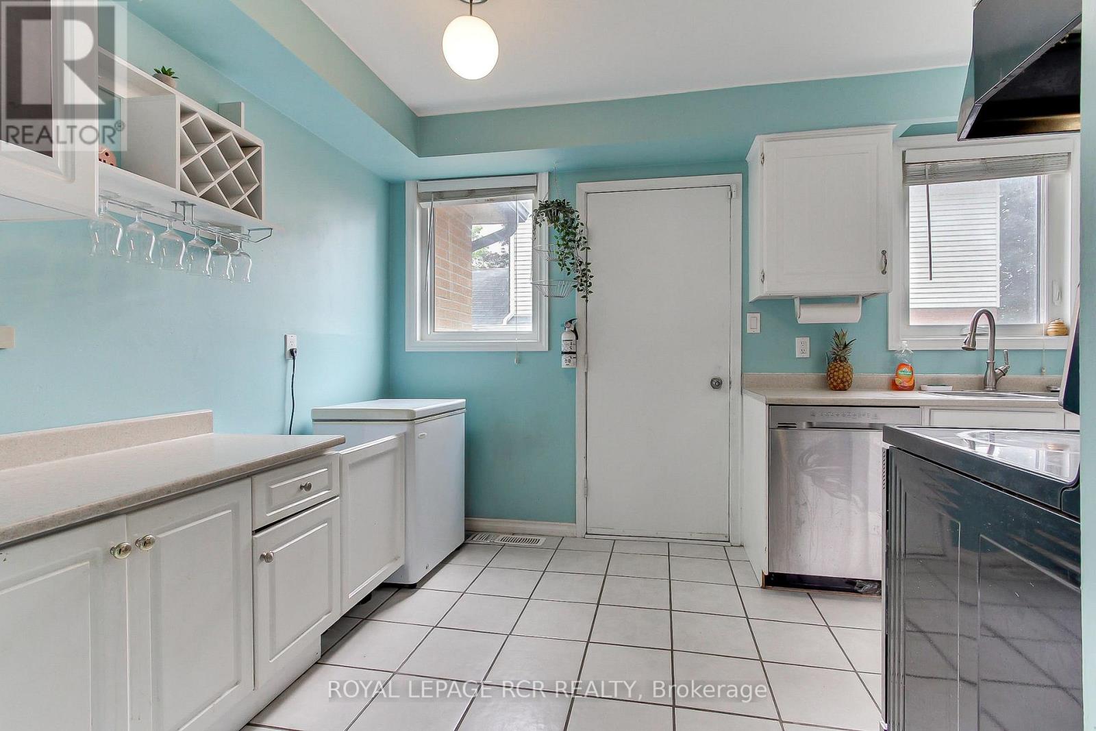 228 Collings Avenue, Bradford West Gwillimbury, Ontario  L3Z 1W3 - Photo 11 - N13596796
