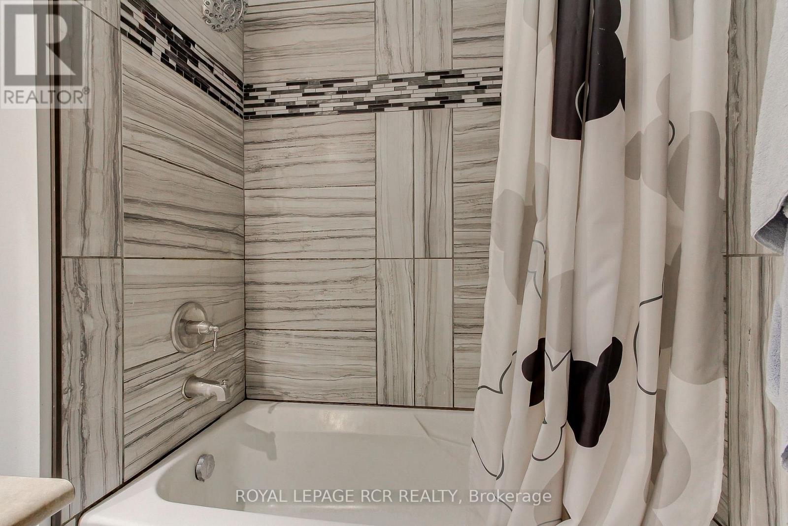 228 Collings Avenue, Bradford West Gwillimbury, Ontario  L3Z 1W3 - Photo 28 - N13596796