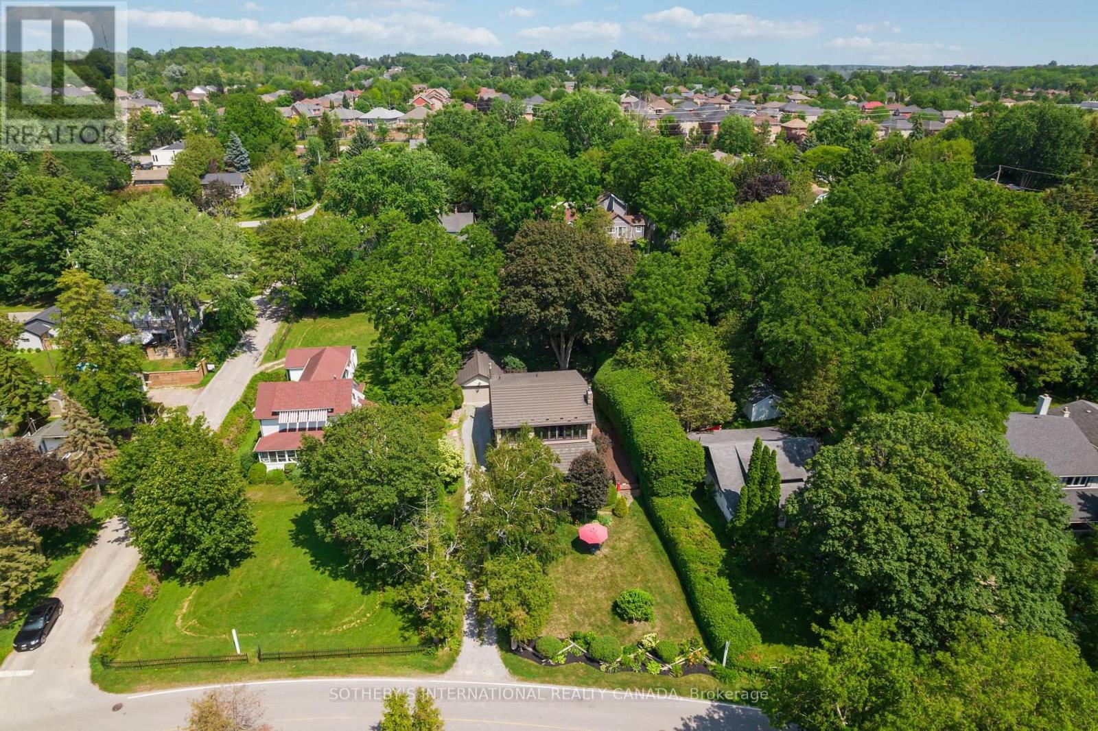 171 Lake Drive N, Georgina, Ontario  L4P 3C8 - Photo 3 - N13596914
