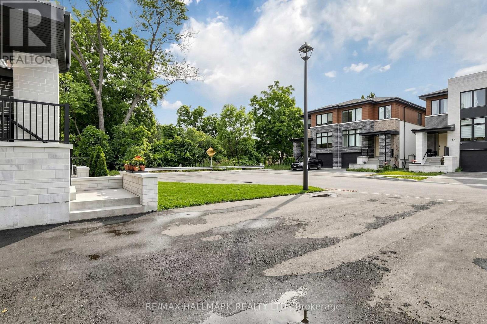 15 Direzze Court S, Richmond Hill, Ontario  L4C 5T8 - Photo 3 - N13597002