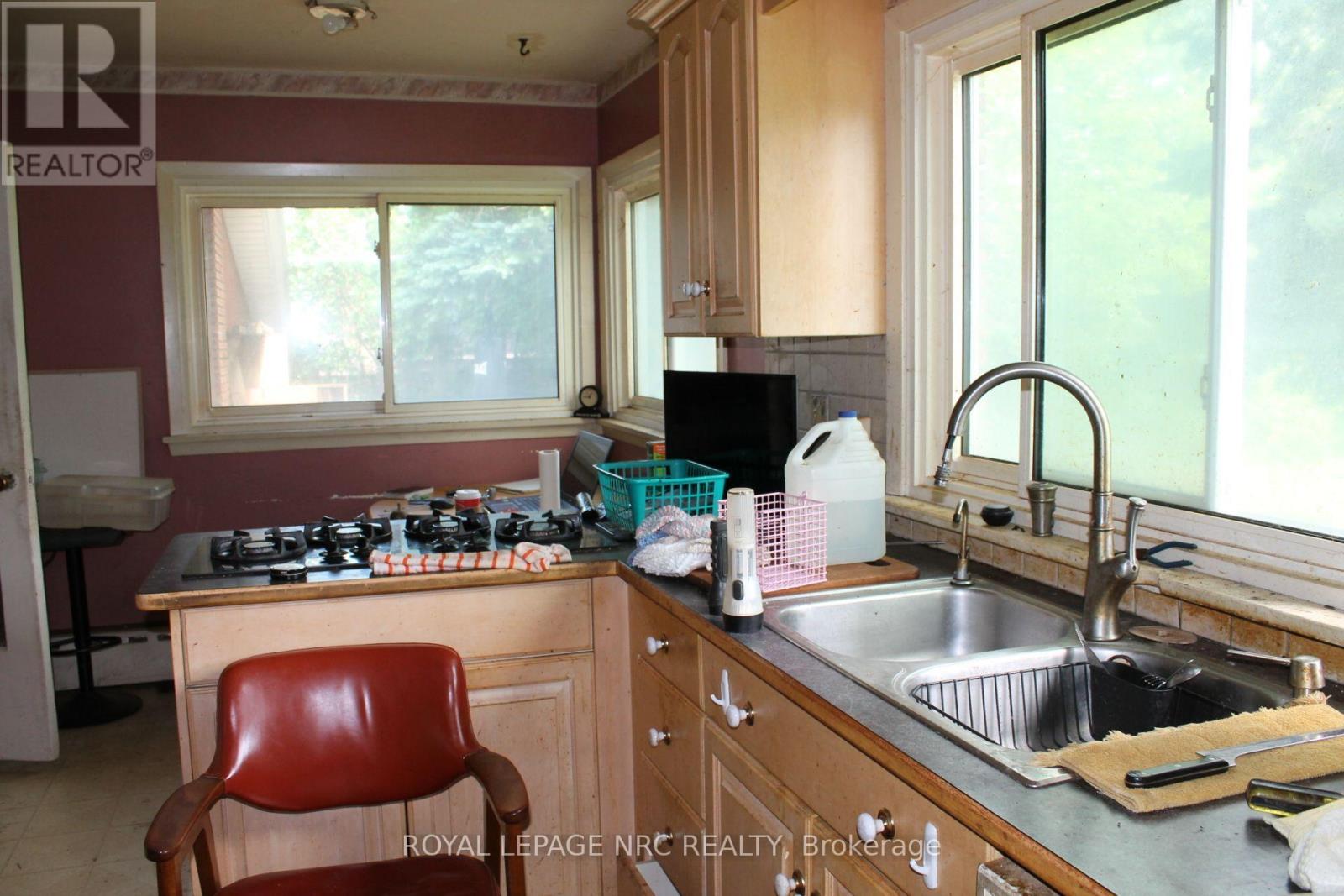 20 Woodmount Drive, St. Catharines (Burleigh Hill), Ontario  L2T 2X9 - Photo 4 - X13596854