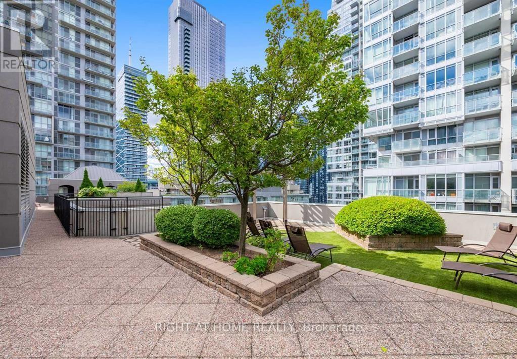 1221 - 140 Simcoe Street, Toronto, Ontario  M5H 4E9 - Photo 17 - C13590316