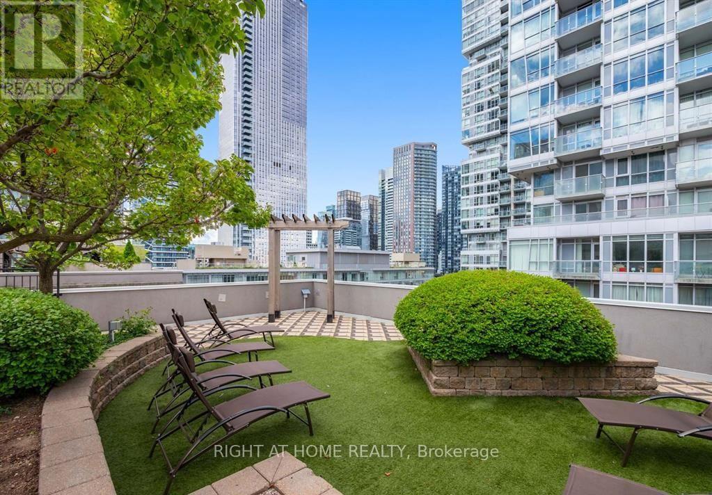 1221 - 140 Simcoe Street, Toronto, Ontario  M5H 4E9 - Photo 18 - C13590316