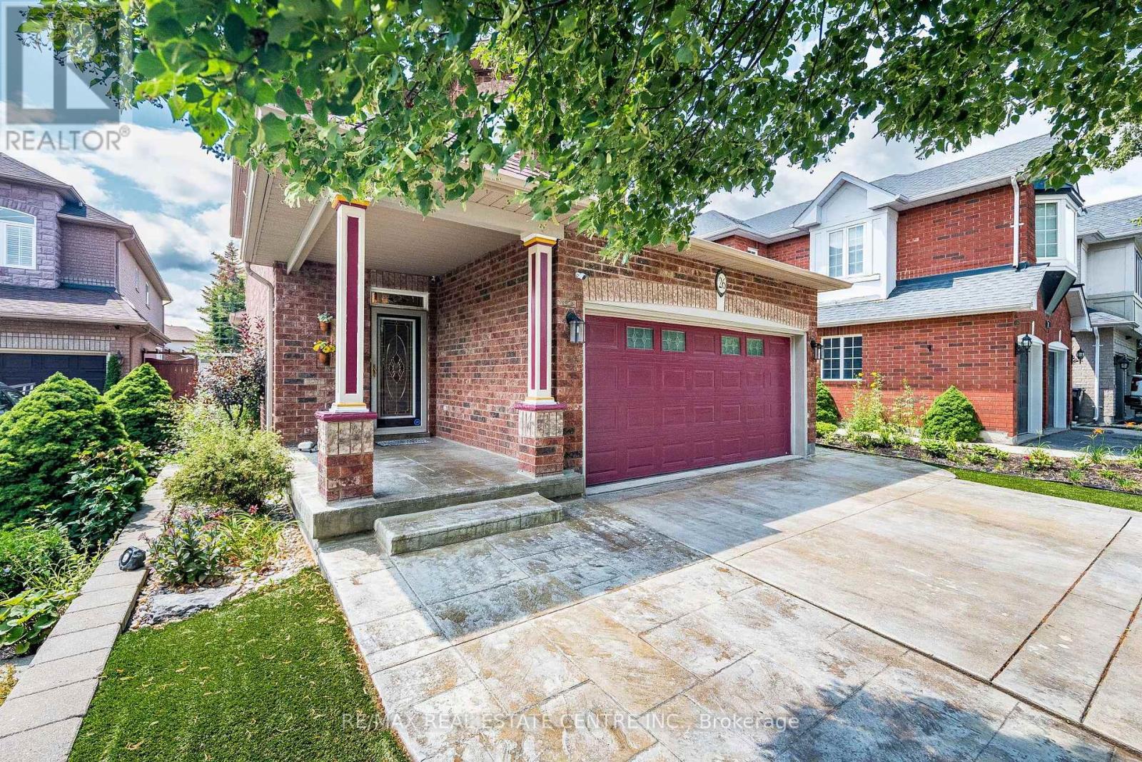 26 Ballyduff Place, Brampton, Ontario  L7A 1W6 - Photo 2 - W13597052