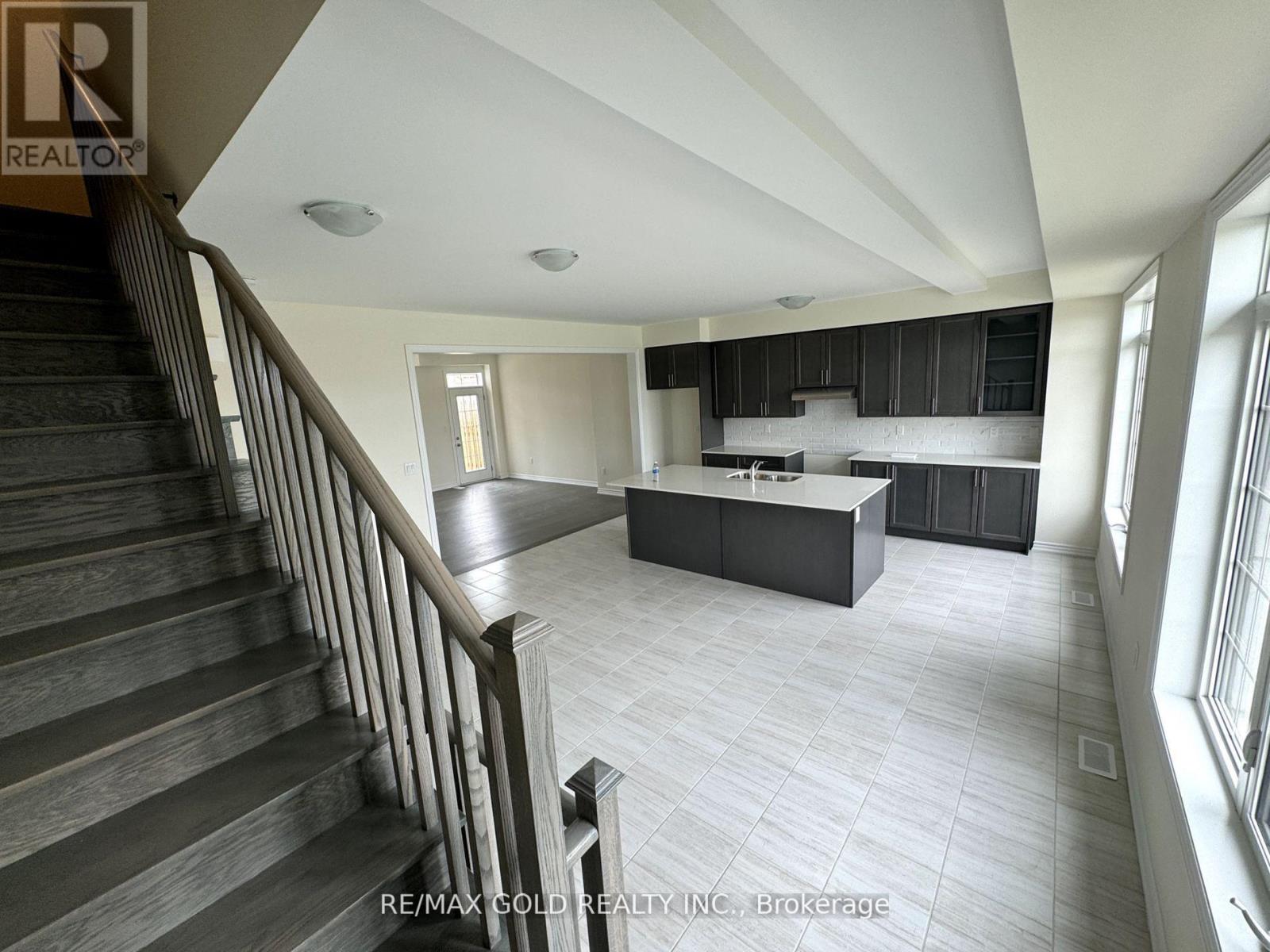 75 Hayrake Street, Brampton, Ontario  L6V 1V1 - Photo 4 - W13597128