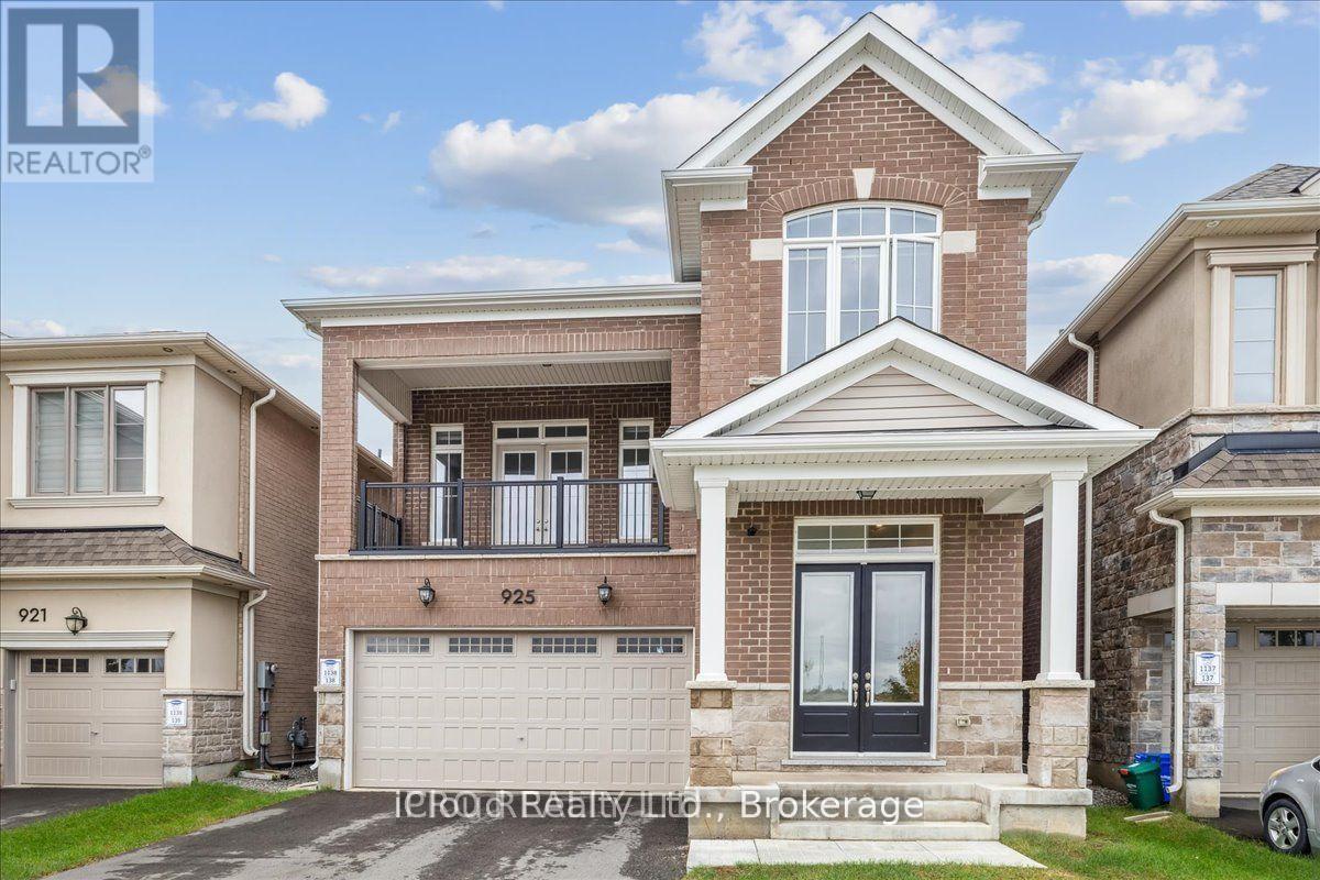 MAIN - 925 HICKORY CRESCENT, Milton (CB Cobban)