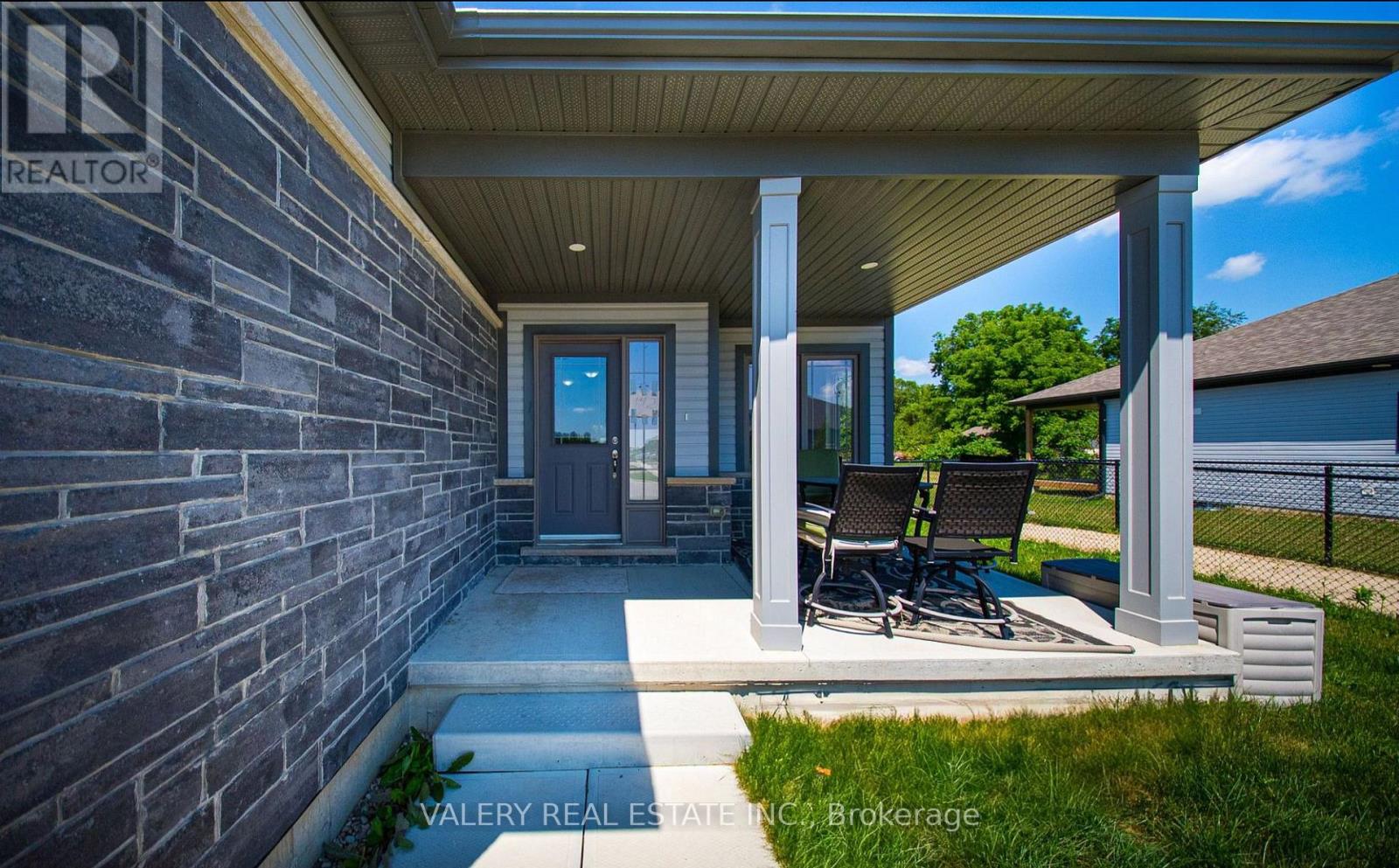 142 Ellen Street, North Perth, Ontario  N0G 1B0 - Photo 4 - X13597090