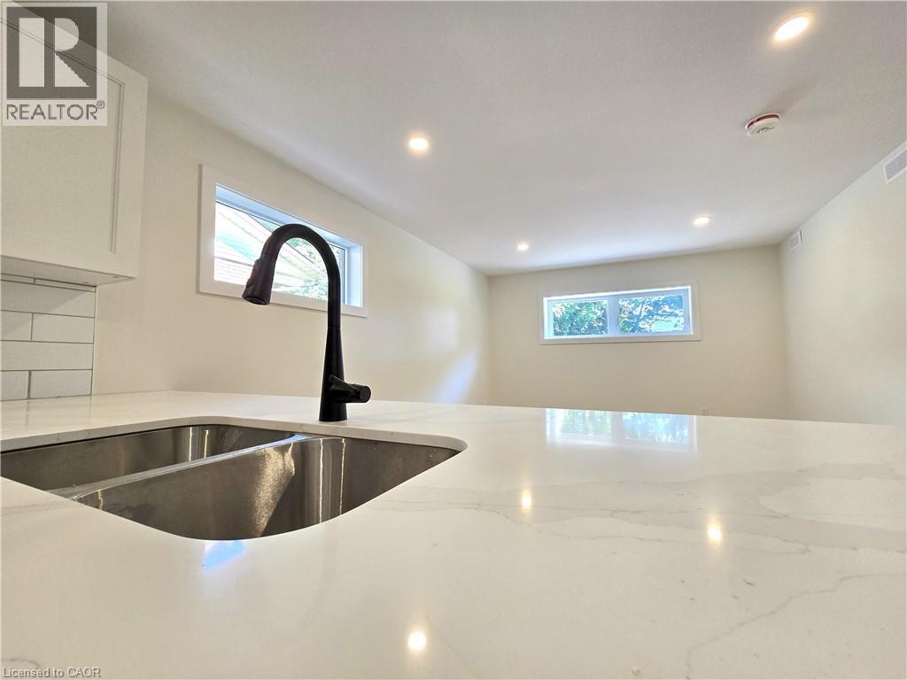 404 Forest Hill Drive Unit# 2, Kitchener, Ontario  N2M 4H4 - Photo 5 - 40847205