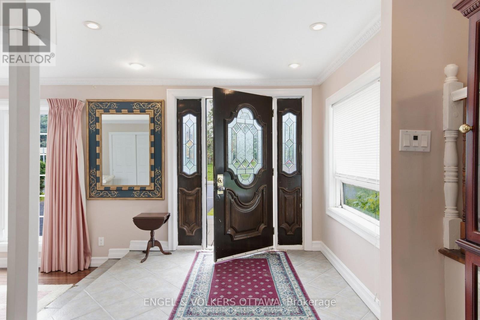 1446 Ridgebrook Drive, Ottawa, Ontario  K1B 4H1 - Photo 3 - X13597218