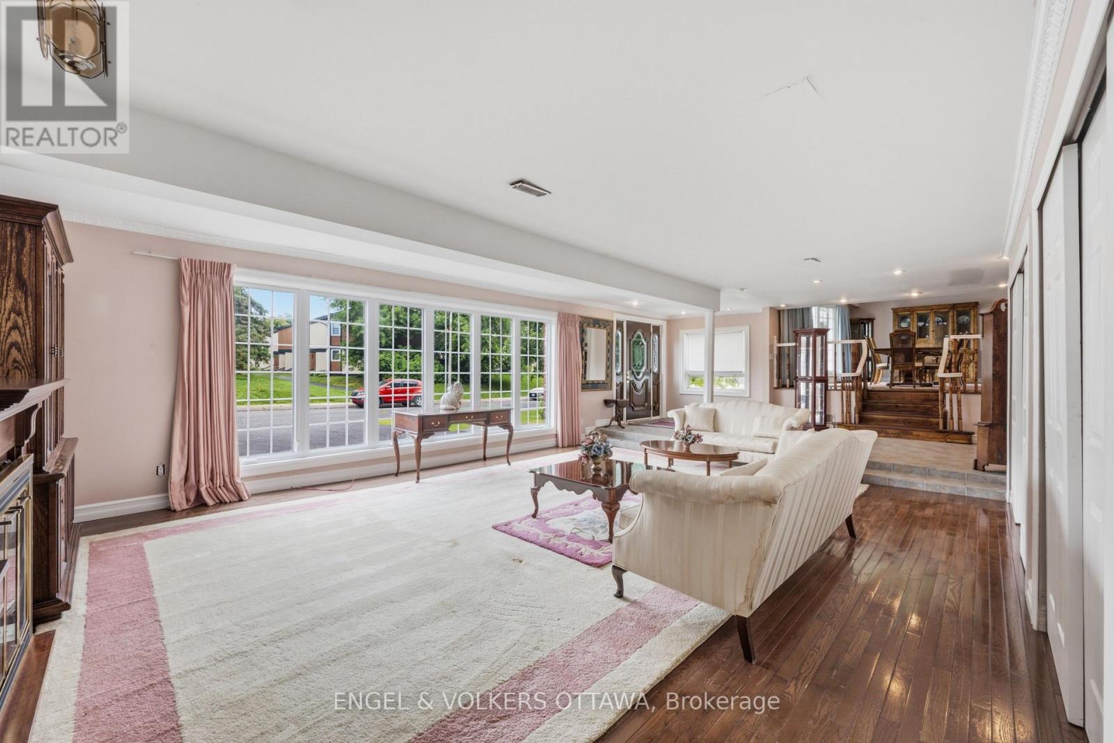 1446 Ridgebrook Drive, Ottawa, Ontario  K1B 4H1 - Photo 5 - X13597218