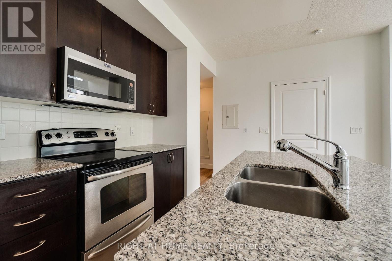 2702 - 223 Webb Drive, Mississauga, Ontario  L5B 0E8 - Photo 10 - W13597222