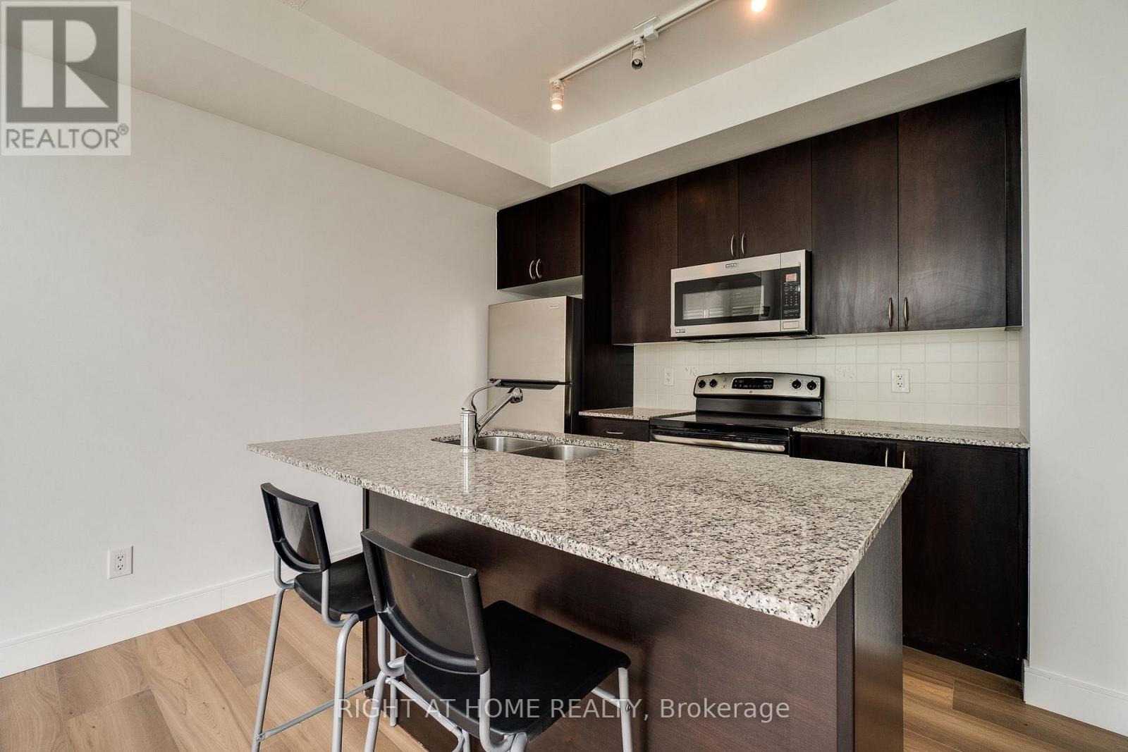 2702 - 223 Webb Drive, Mississauga, Ontario  L5B 0E8 - Photo 11 - W13597222