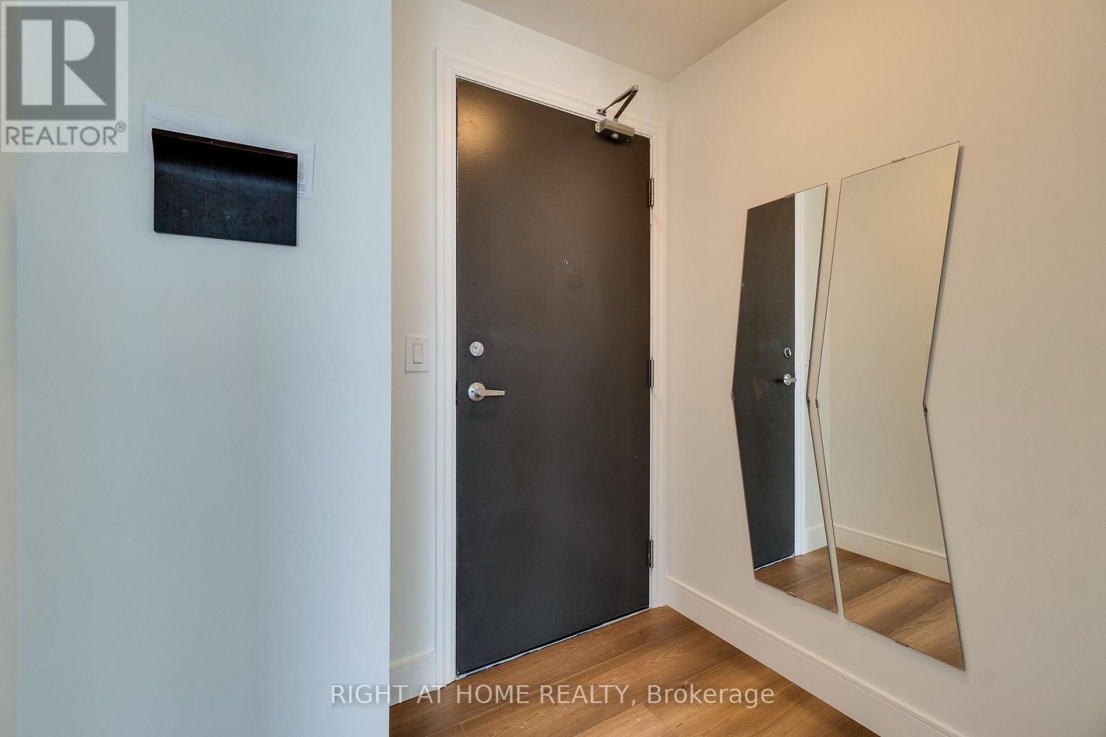 2702 - 223 Webb Drive, Mississauga, Ontario  L5B 0E8 - Photo 3 - W13597222