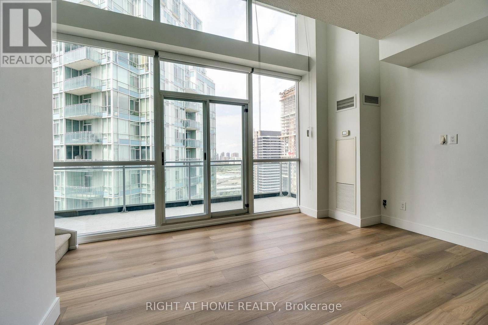2702 - 223 Webb Drive, Mississauga, Ontario  L5B 0E8 - Photo 5 - W13597222