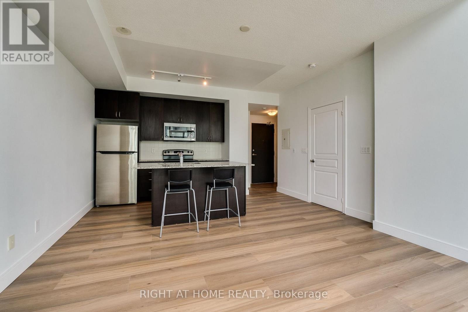 2702 - 223 Webb Drive, Mississauga, Ontario  L5B 0E8 - Photo 9 - W13597222