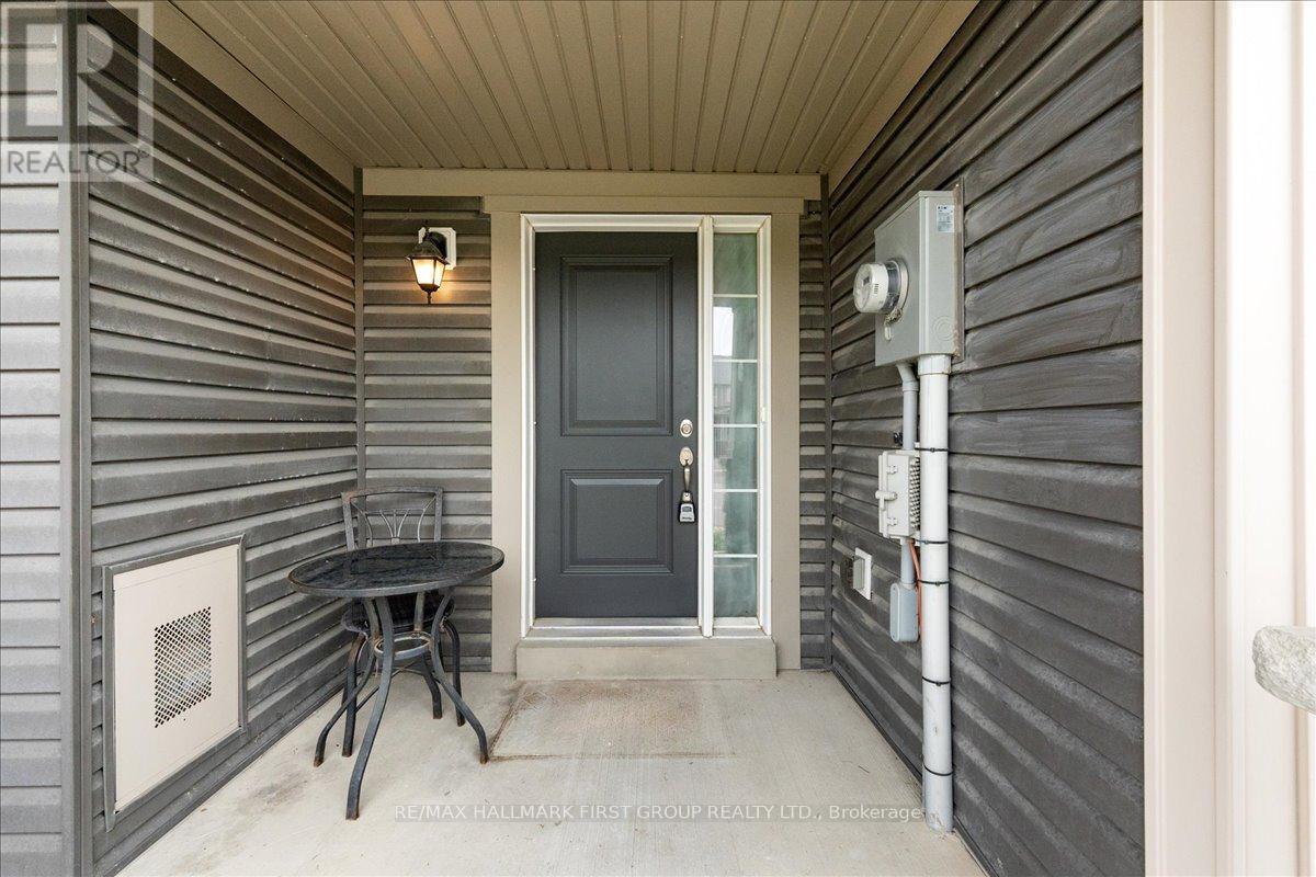 2361 Steeplechase Street, Oshawa, Ontario  L1L 0E3 - Photo 4 - E13597336
