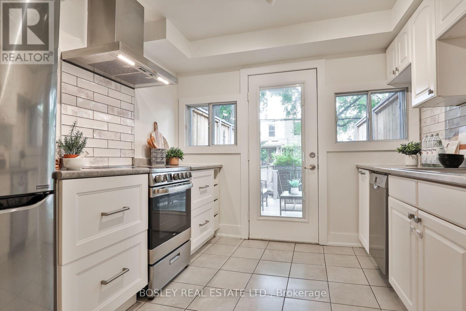 373 Sammon Avenue, Toronto, Ontario  M4J 2A6 - Photo 12 - E13597416