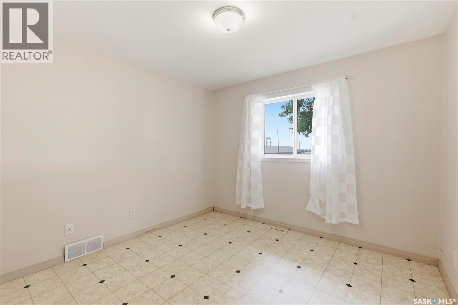 114 First Avenue W, Vanscoy, Saskatchewan  S0L 3J0 - Photo 11 - SK042552