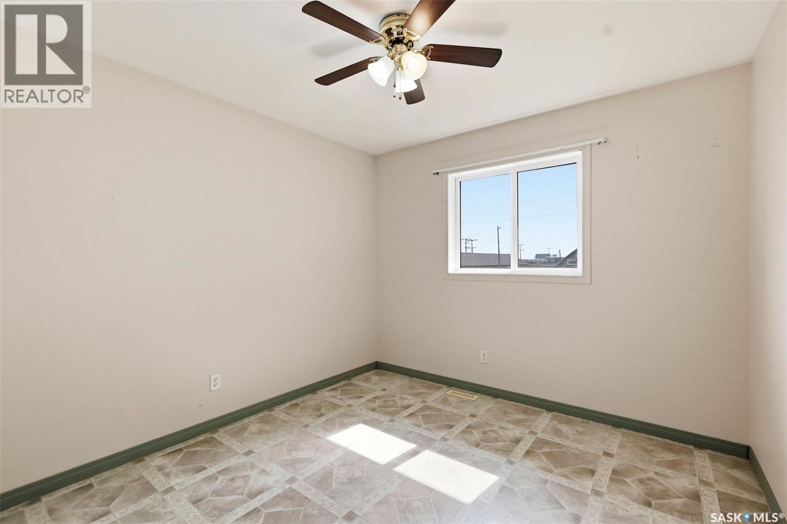 114 First Avenue W, Vanscoy, Saskatchewan  S0L 3J0 - Photo 12 - SK042552