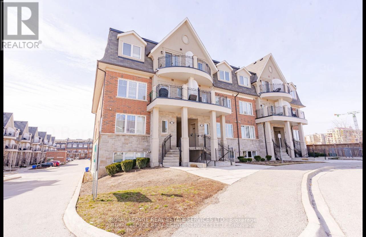 18-03 - 2420 Baronwood Drive, Oakville, Ontario  L6M 0J7 - Photo 2 - W13597400