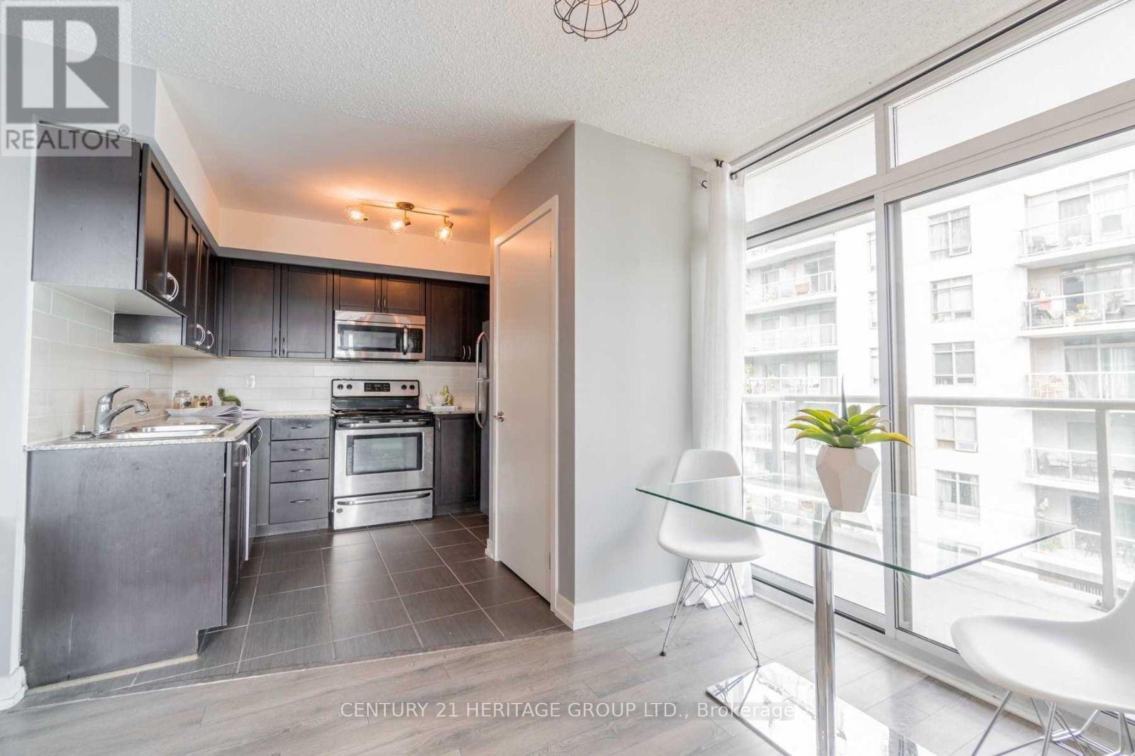 621- 812 Lansdowne Avenue, Toronto, Ontario  M6H 4K5 - Photo 11 - W13597466