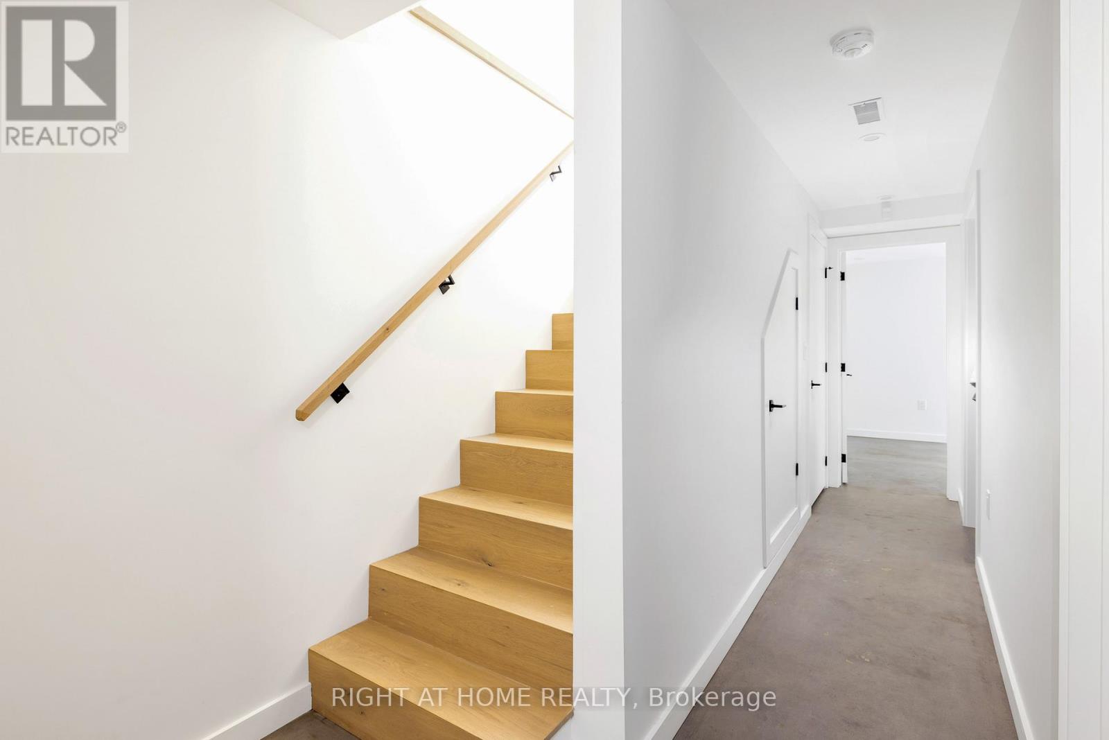 Unit #4 - 86 Lansdowne Avenue, Toronto, Ontario  M6K 2V9 - Photo 2 - W13597504