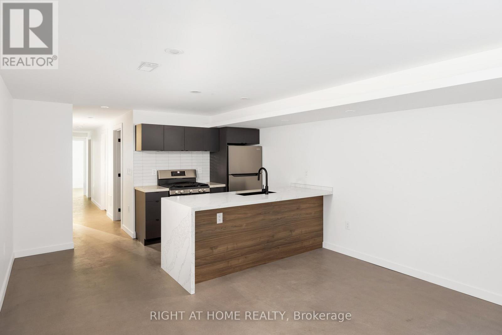 Unit #4 - 86 Lansdowne Avenue, Toronto, Ontario  M6K 2V9 - Photo 3 - W13597504