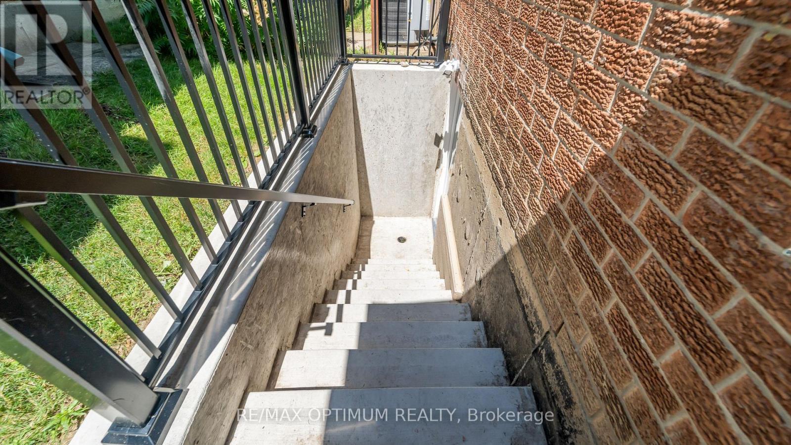 4 Lawnview Court, Brampton, Ontario  L7G 1T4 - Photo 43 - W13581778