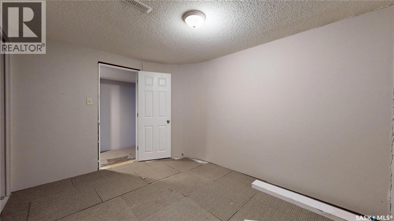 6 Higgins Bay, Regina, Saskatchewan  S4R 6B6 - Photo 28 - SK043411