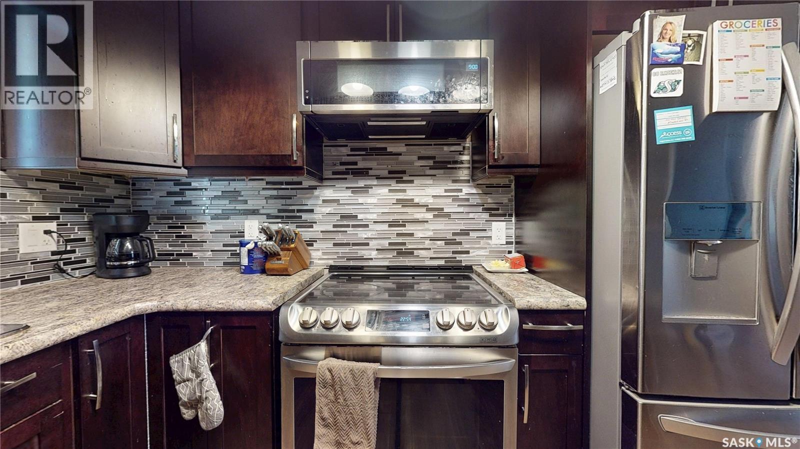 6 Higgins Bay, Regina, Saskatchewan  S4R 6B6 - Photo 12 - SK043411