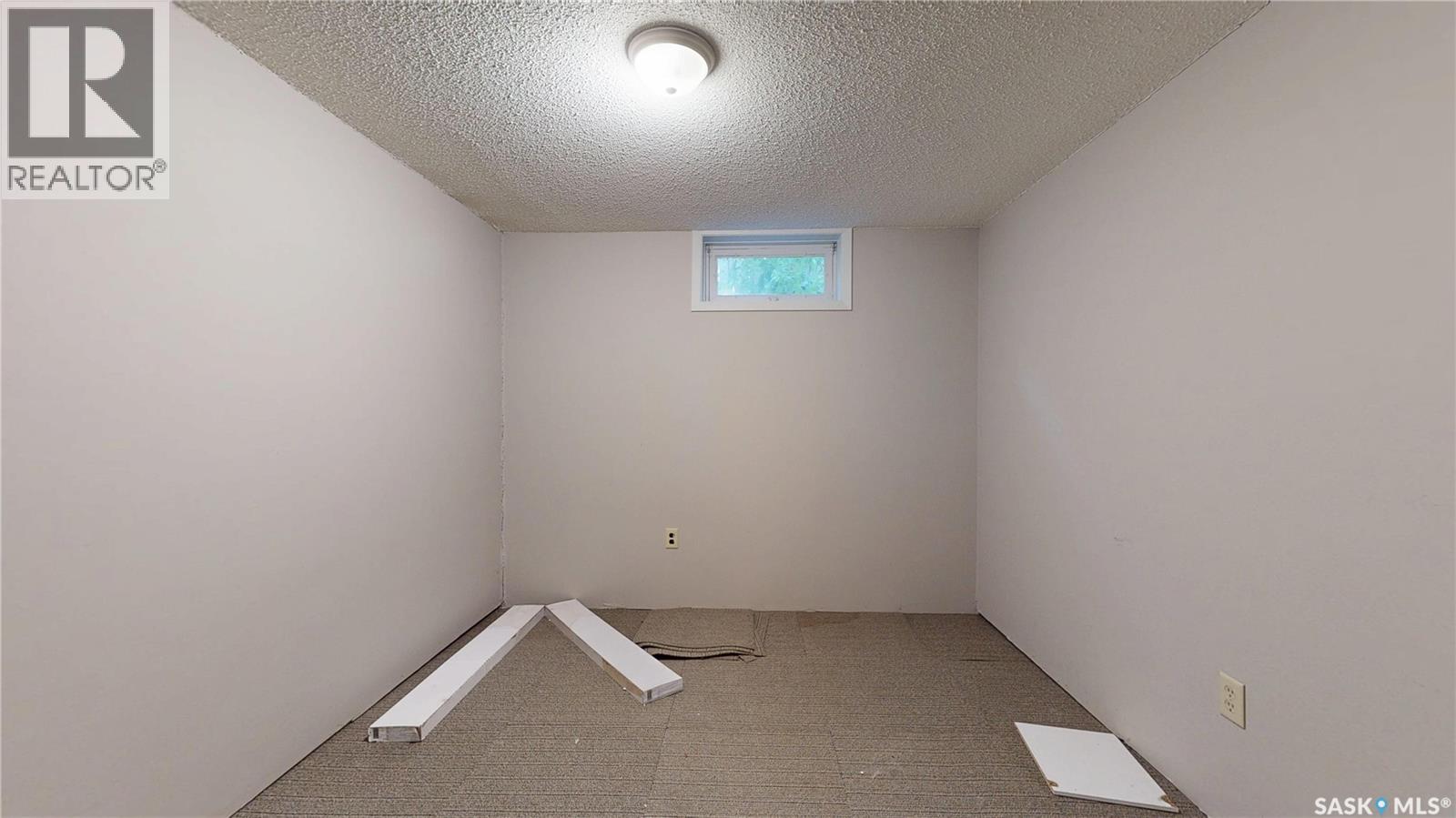 6 Higgins Bay, Regina, Saskatchewan  S4R 6B6 - Photo 19 - SK043411