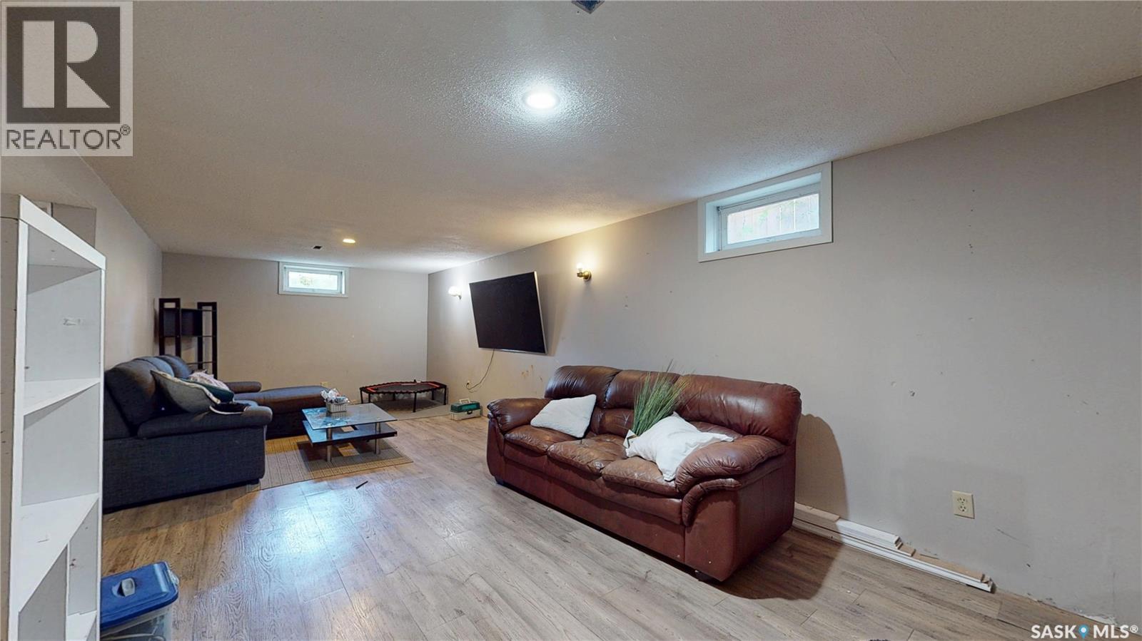 6 Higgins Bay, Regina, Saskatchewan  S4R 6B6 - Photo 34 - SK043411