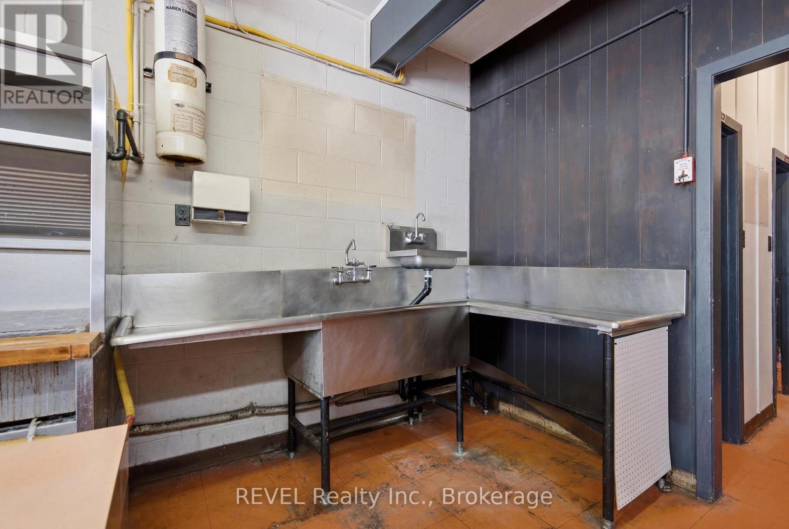5784 Stanley Avenue, Niagara Falls, Ontario  L2G 3X7 - Photo 5 - X13520458