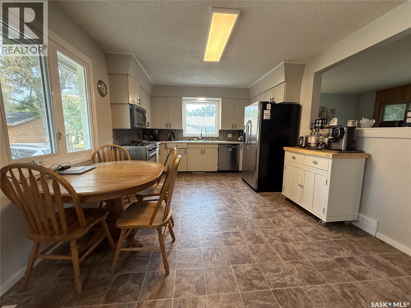 851 2nd Street E, Shaunavon, Saskatchewan  S0N 2M0 - Photo 4 - SK032391